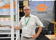 Jan van Hemert bij het paradepaardje van Rovero, de Rol-Air kas.